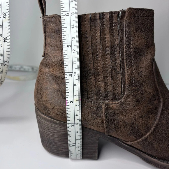 Volatile Brown Low Cut Boots Size 7 - Picture 8 of 9
